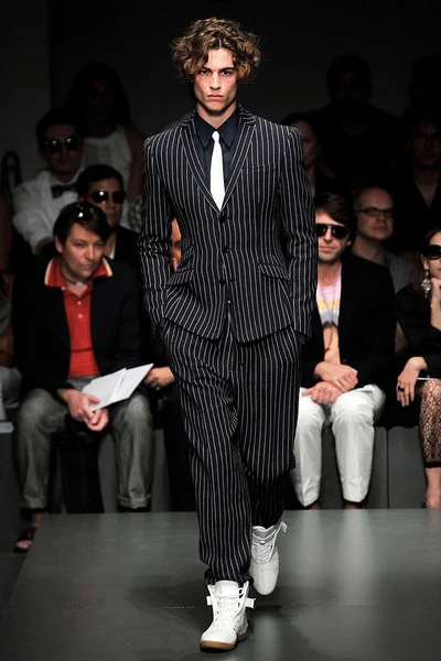 Look 14
